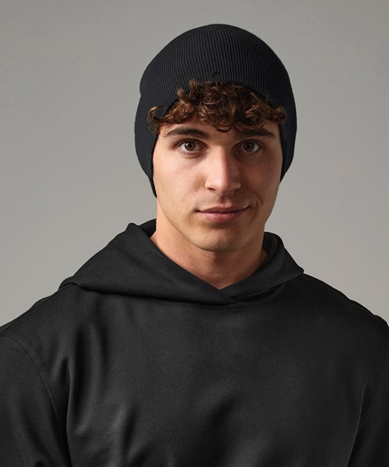 Two-tone pull-on beanie
